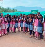 Donation af en skoleuniform til et barn på St. Joseph i det sydlige Indien.